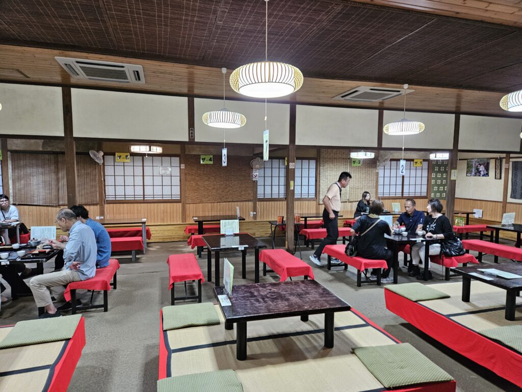 お石茶屋の店内