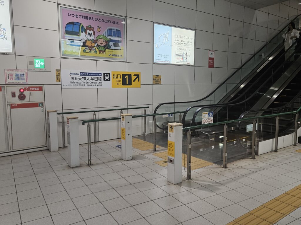 地下鉄七隈線薬院駅のエスカレータ