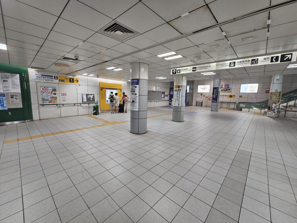 地下鉄七隈線薬院駅の構内