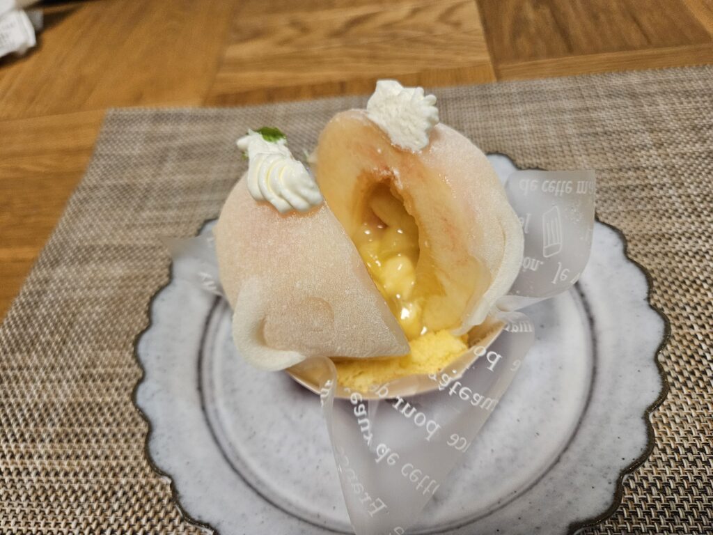 ジャンドゥのケーキ「桃の夏かご」の断面
