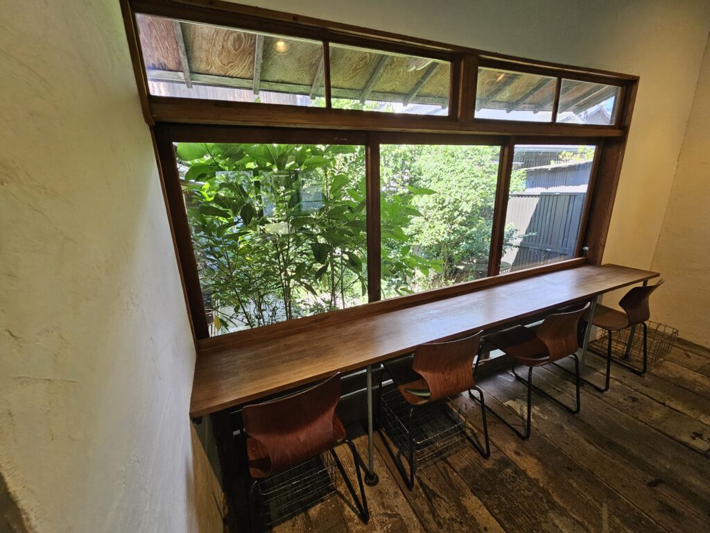 太宰府にあるミドルの店内