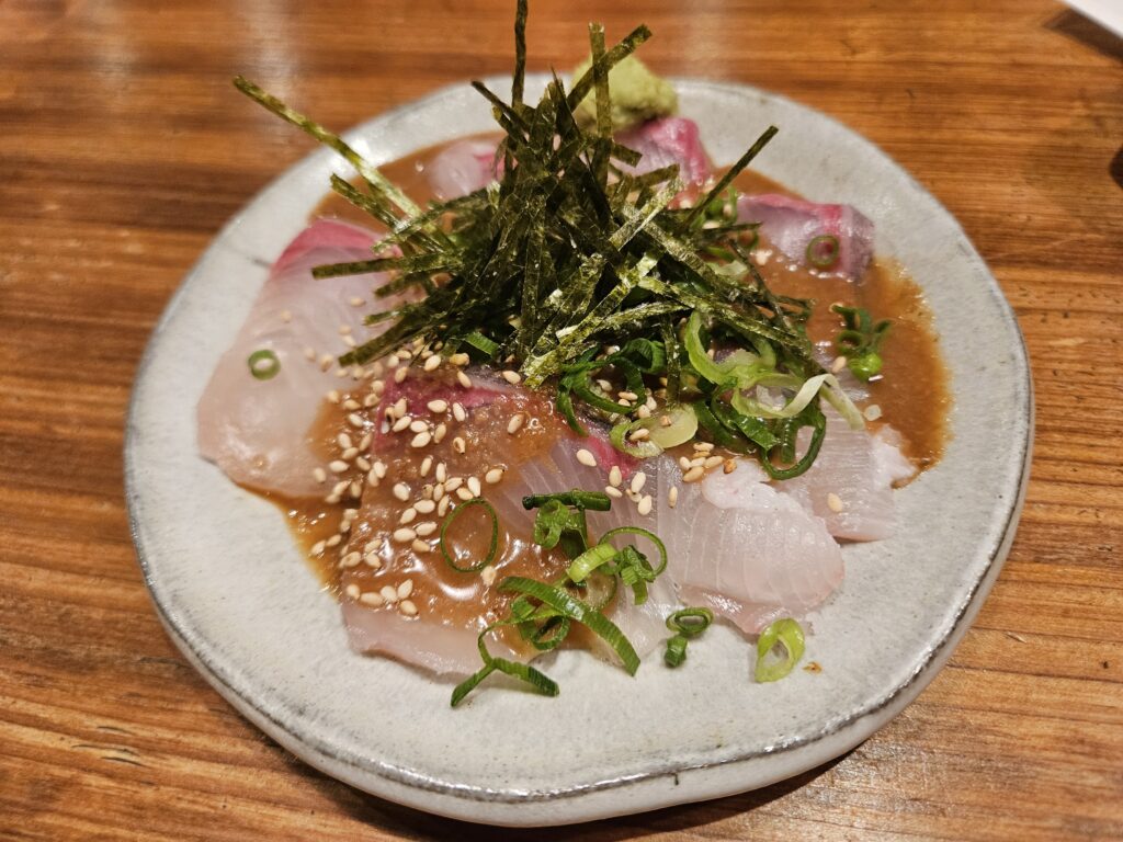 二日市食堂ともすけのごまカンパチ