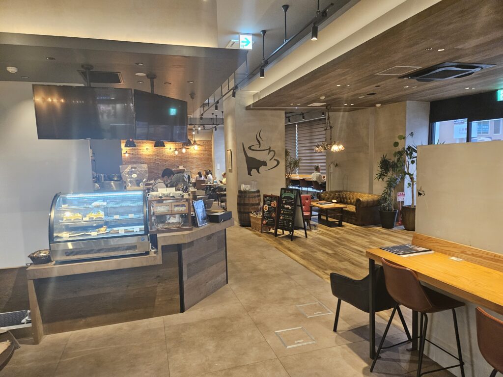 ブラックキャットカフェの店内