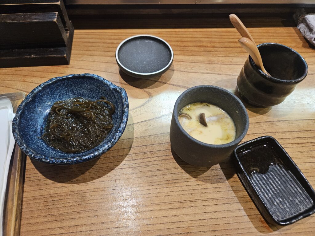「飯屋 いの吉」のもずく、茶碗蒸し