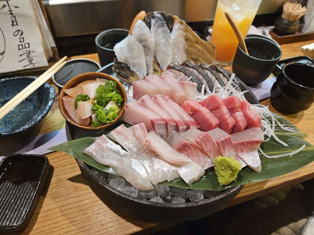 「飯屋 いの吉」の刺身盛り合わせ