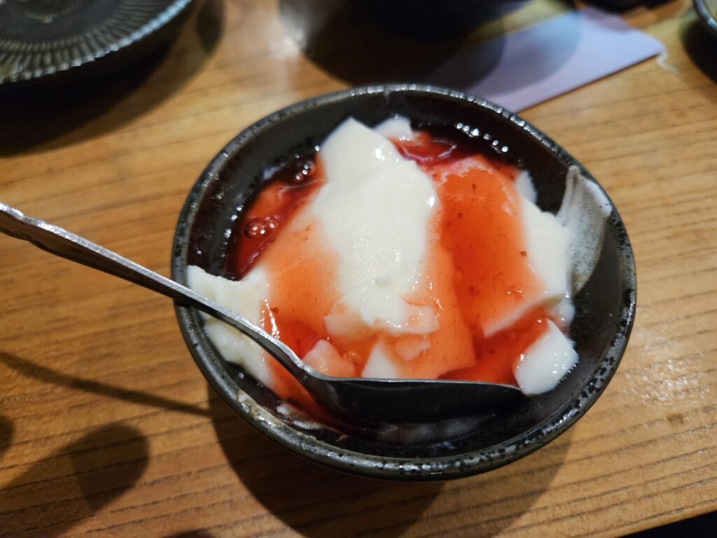 「飯屋 いの吉」の杏仁豆腐