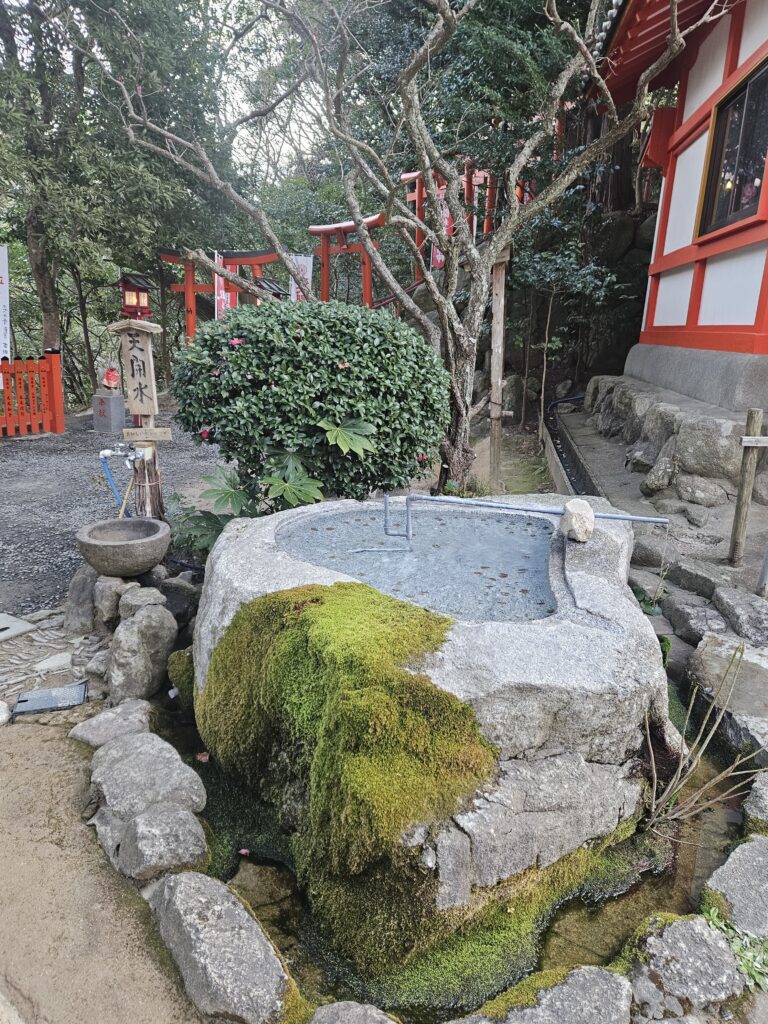 天開稲荷神社の天開水