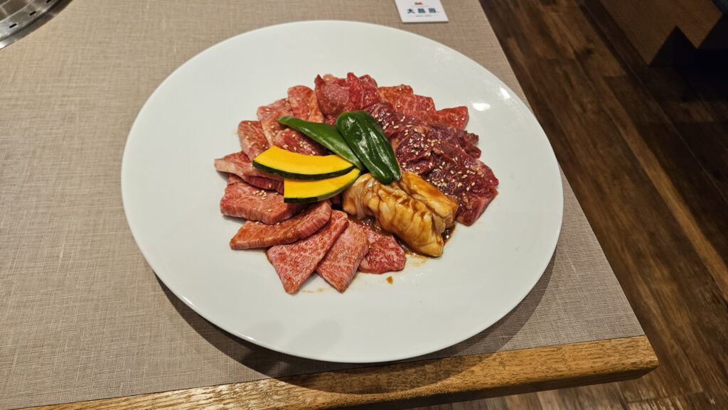 大昌園 太宰府筑紫野店のおまかせセットのタレ焼き。ロース、カルビ、ハラミ、ホルモン