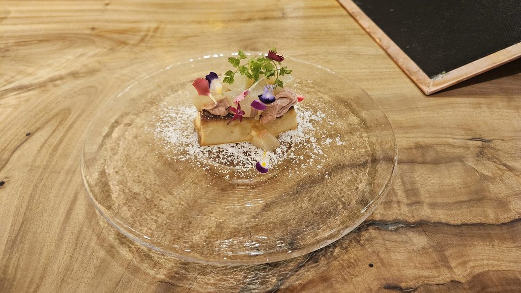 筑紫野市にあるレストラン「田丸別館」の「桃のカタラーナ」